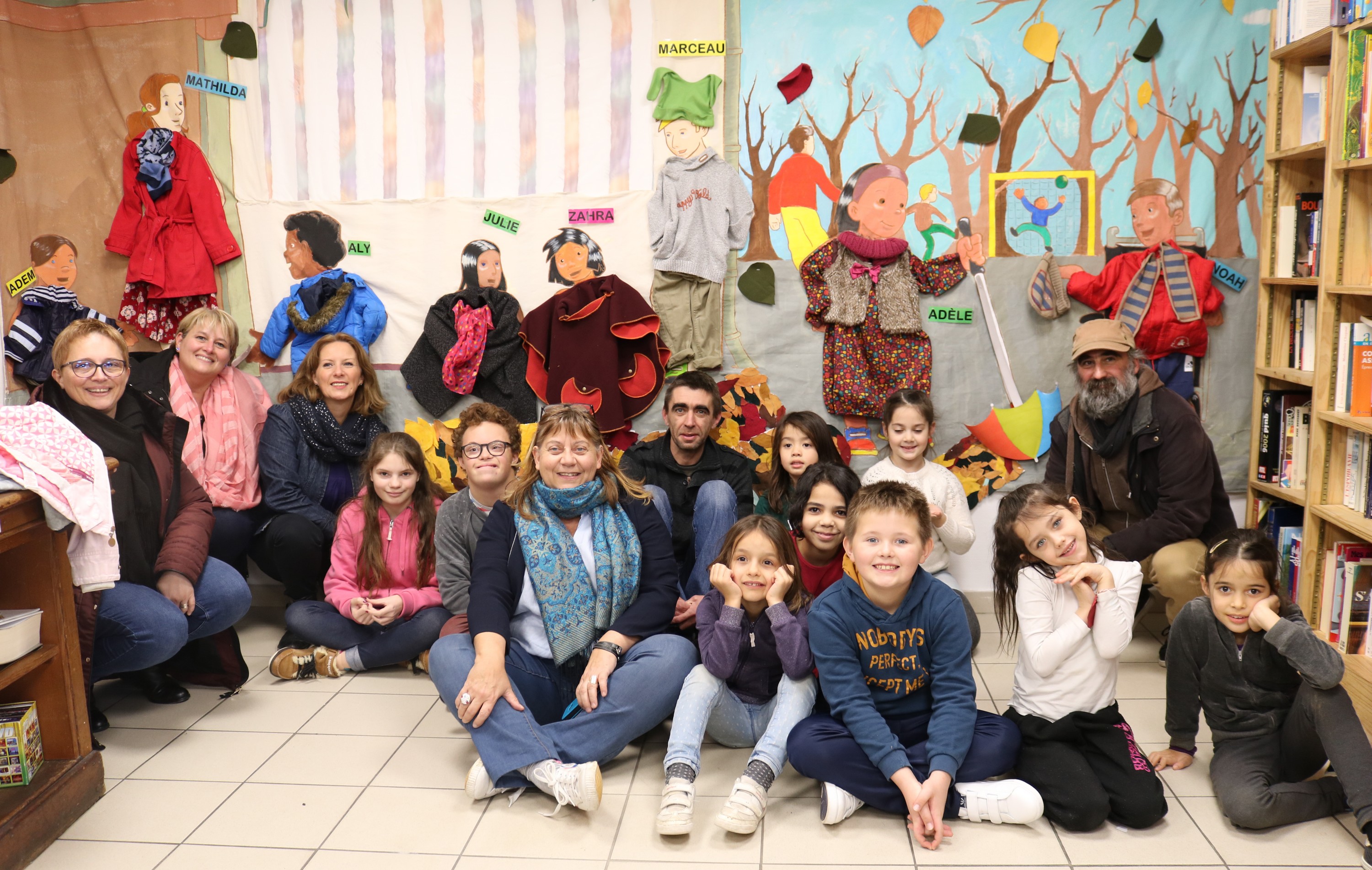 Le 13 novembre 2019, la fresque automnale des enfants de l’IME La Passerelle et du Centre Paul Gauguin a été inaugurée dans les locaux de l’association Agir La Rédingote