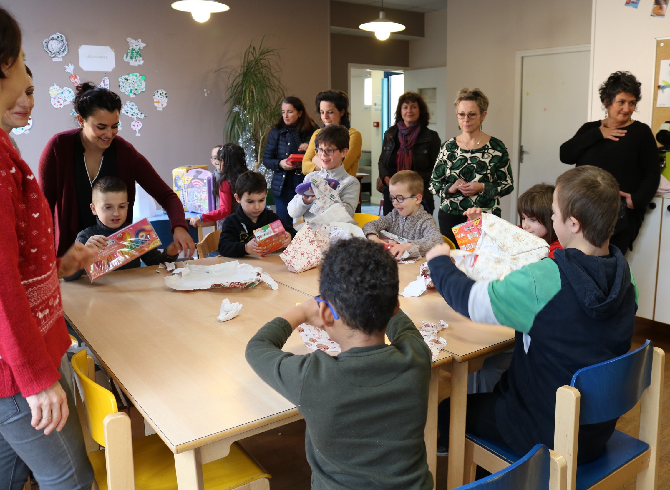 enfants autour de la table