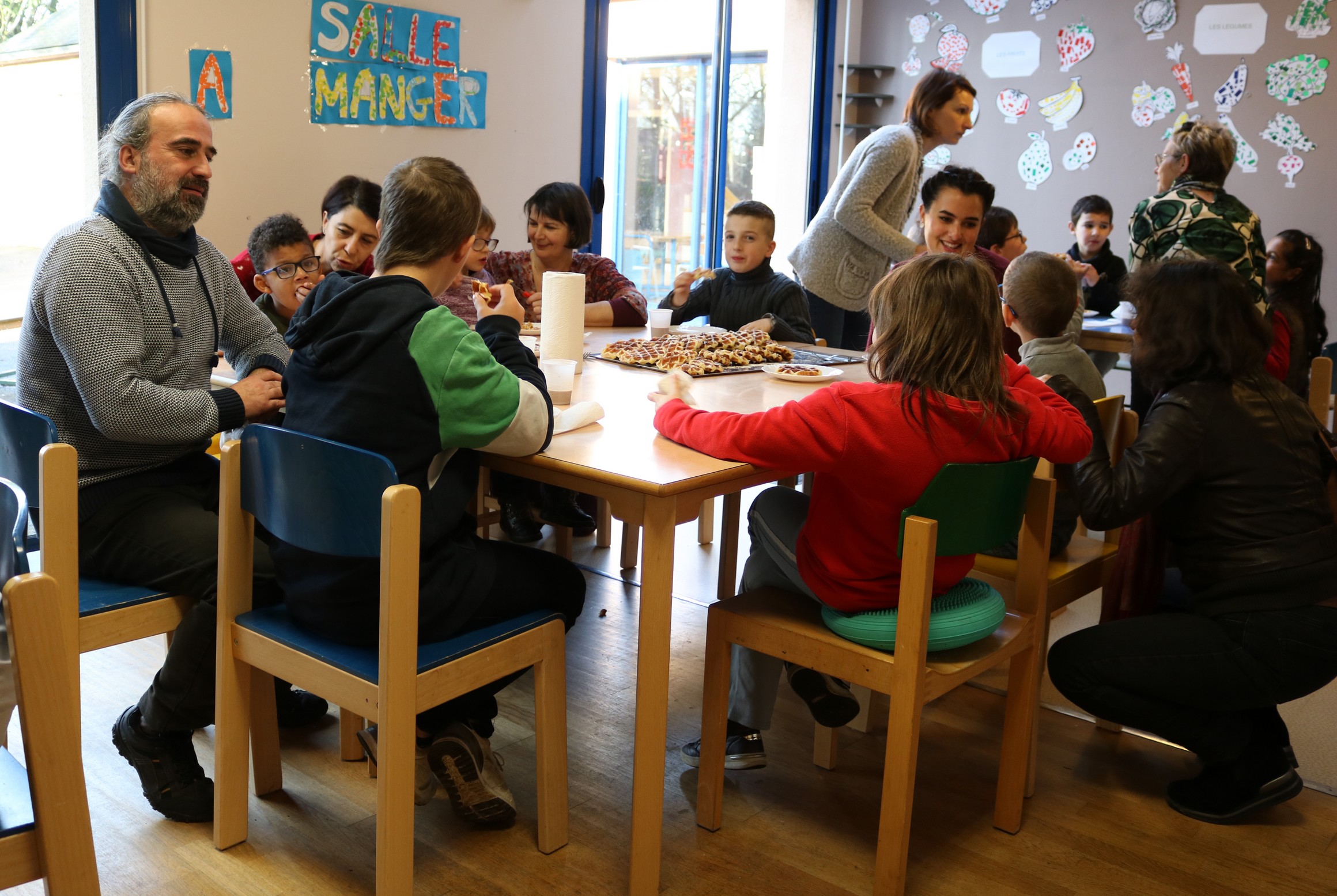 enfants autour de la table