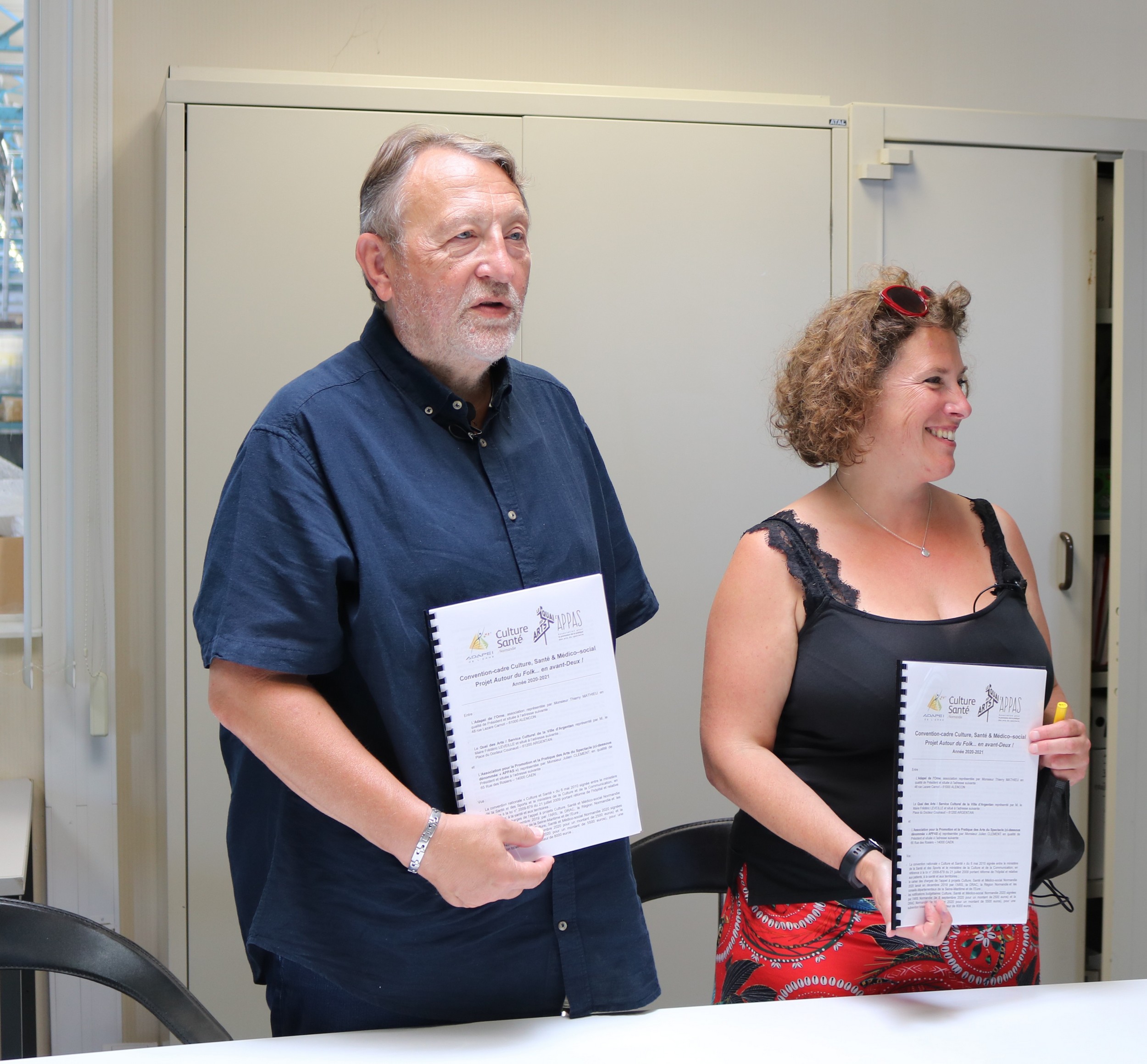 Le 7 septembre 2021, à Argentan, dans les locaux d’Unisat 61 site de la Pommeraie, puis à l’IME L’Espoir, l’Adapei de l’Orne et ses partenaires ont inauguré leur belle aventure collective : Autour du Folk… En avant deux !