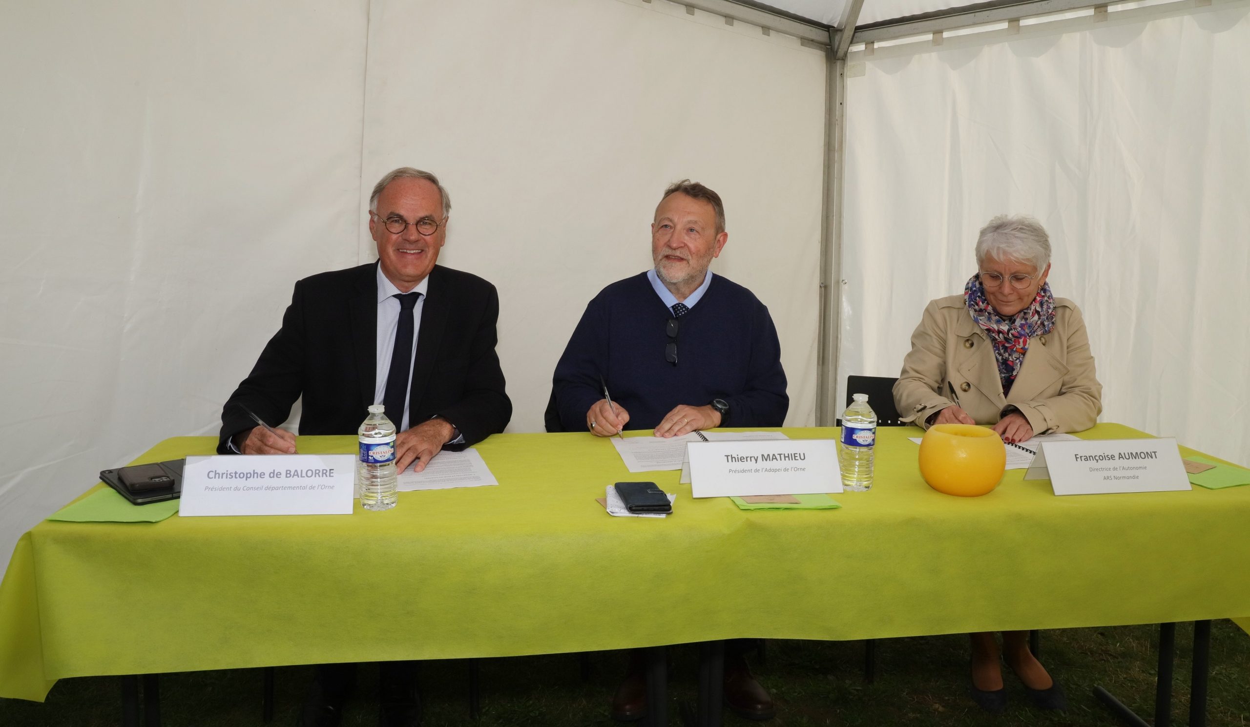 Le 26 octobre 2021 à Valframbert : le Conseil départemental de l’Orne, l’Adapei de l’Orne et l’ARS Normandie se sont engagés ensemble via le CPOM pour continuer d’améliorer le quotidien des personnes en situation de handicap