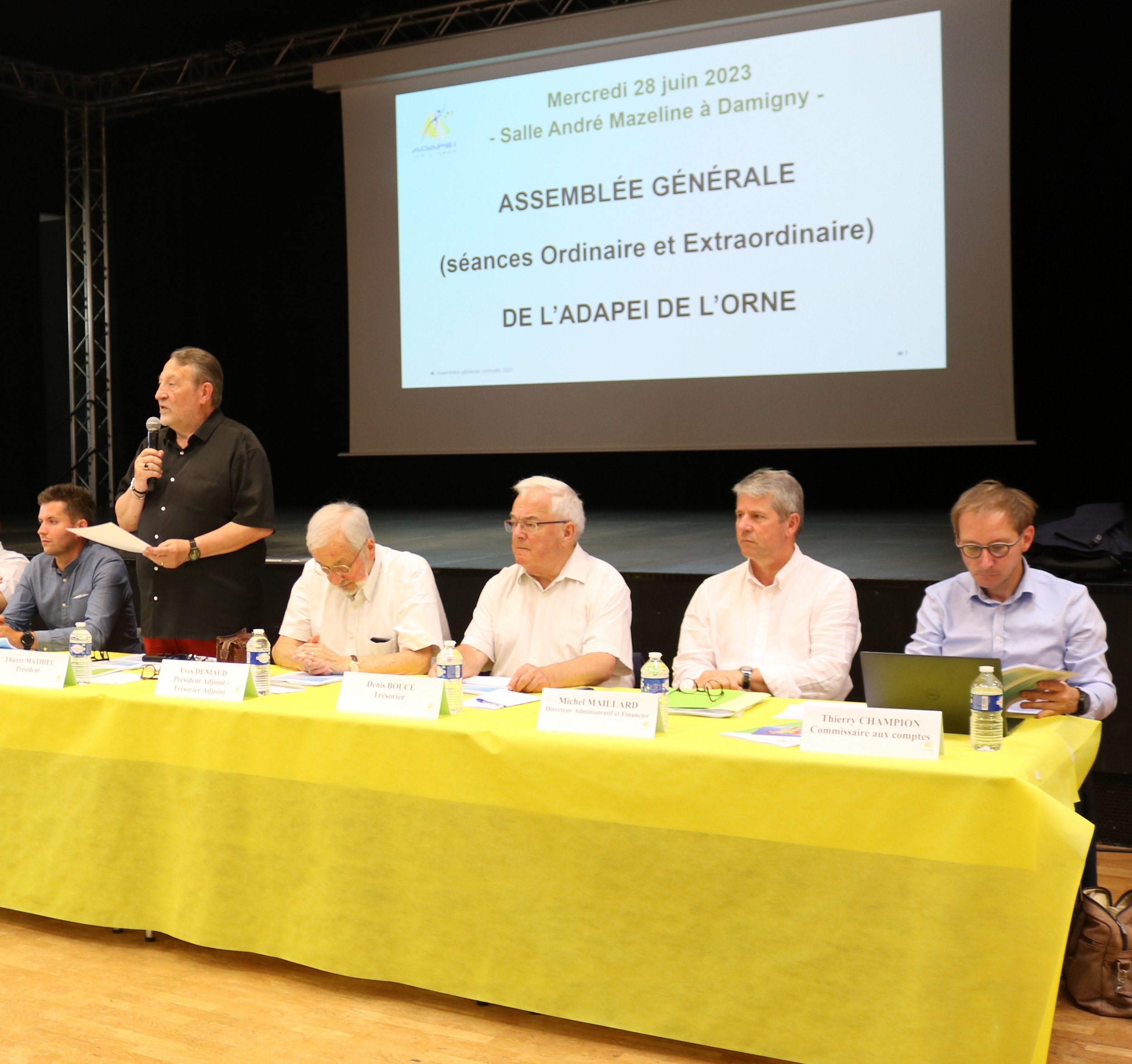 Beau rassemblement festif autour des usagers, des bénévoles et des professionnels, lors de l’assemblée générale de l’Adapei de l’Orne, ce 28 juin 2023